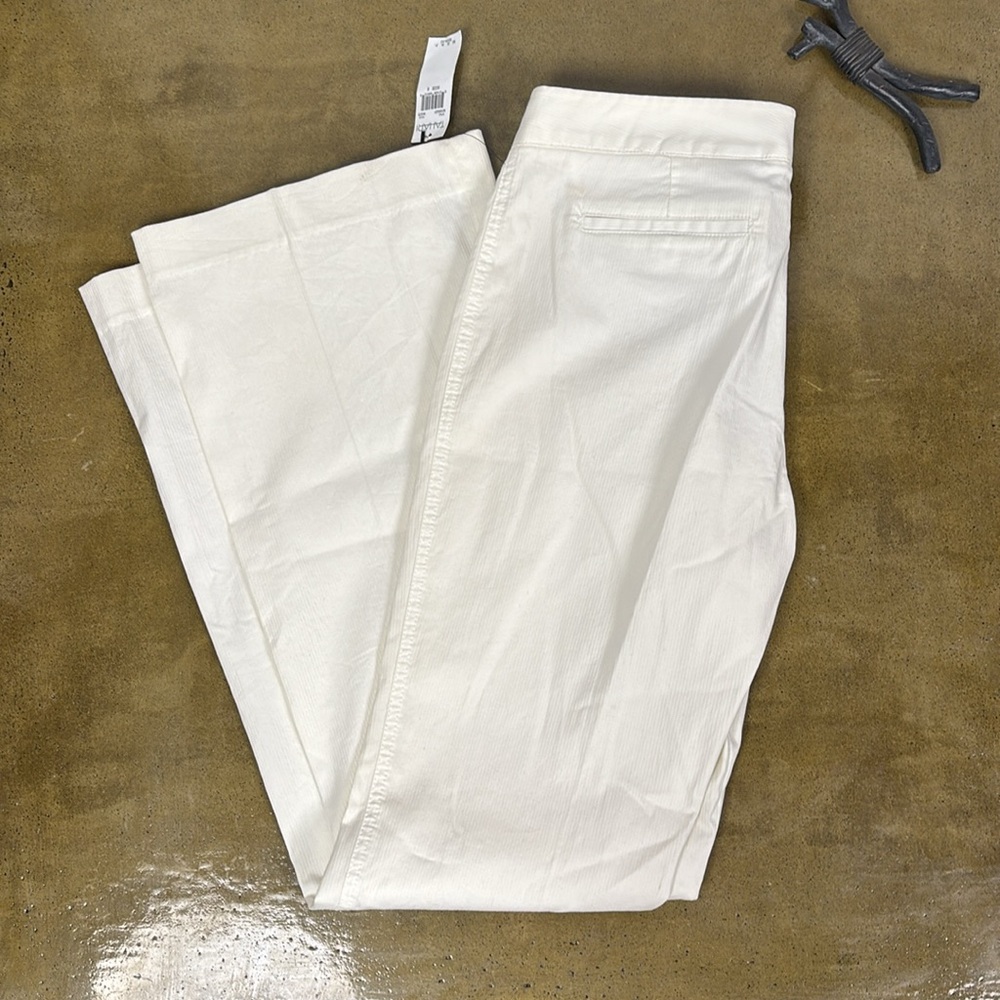 NWT Tahari White Bell Bottom Pants - 8 - Women's